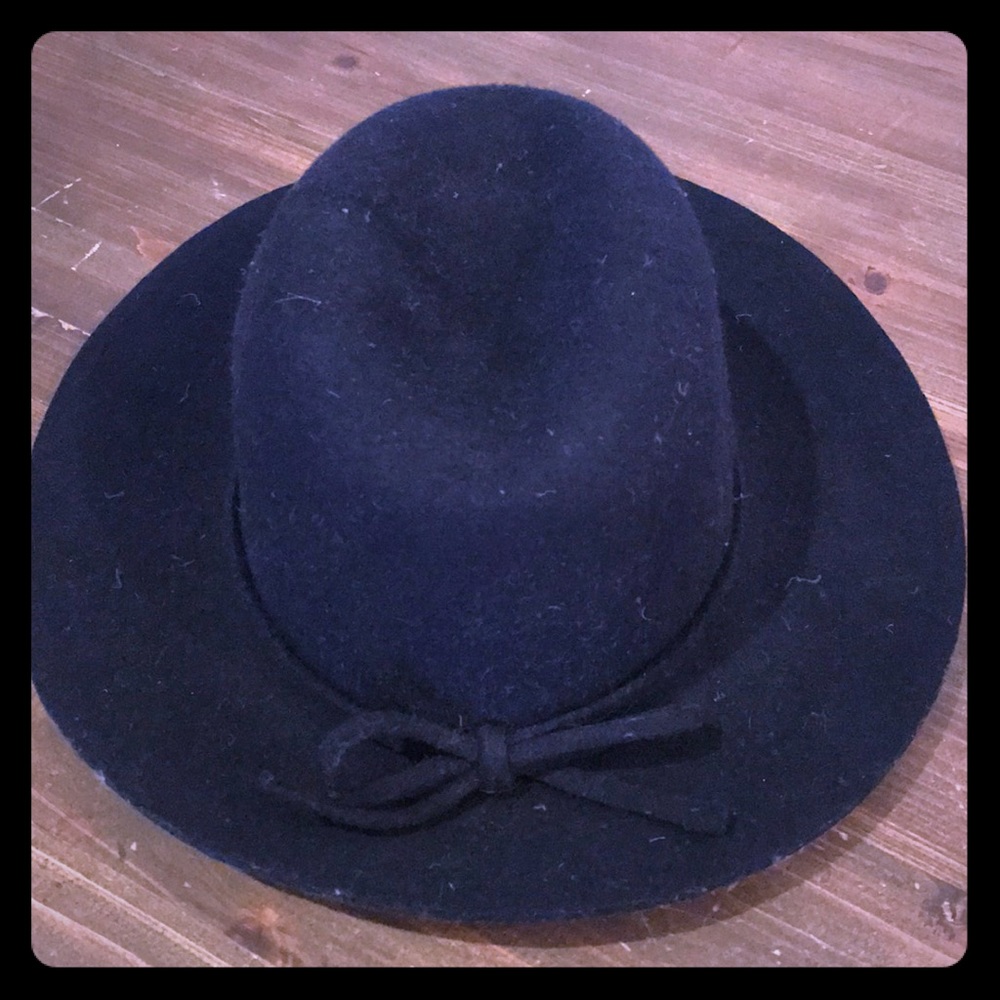 Banana Republic navy 100% wool hat
